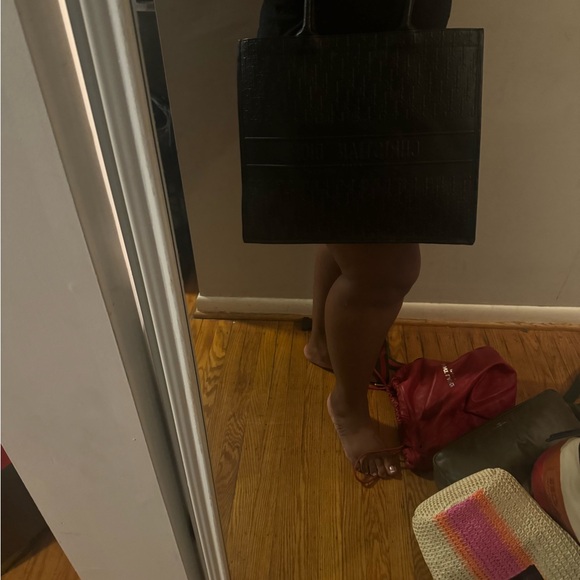 Designer Handbag.. - Picture 4 of 11